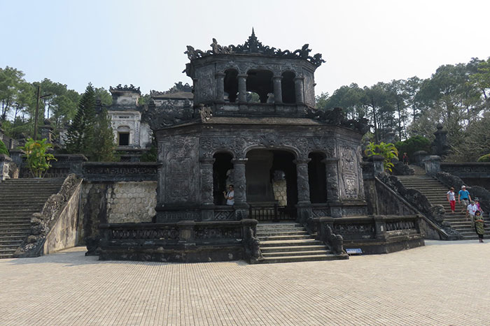 ville hue mausolee khai dinh pavillon stele